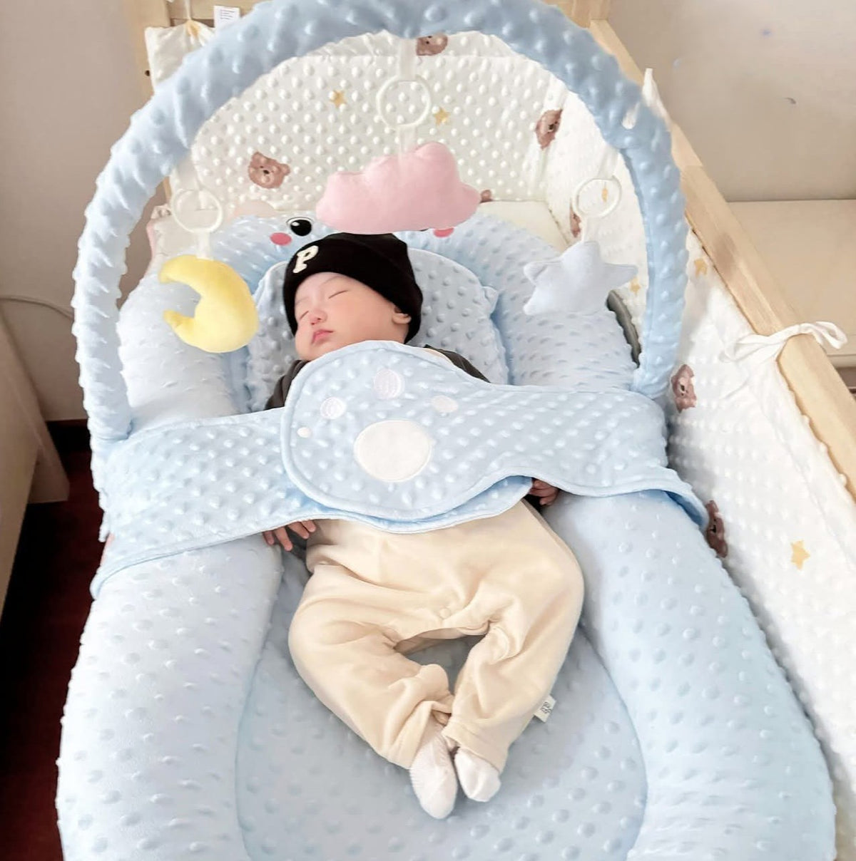 Tufted Dots Baby Bedding Set