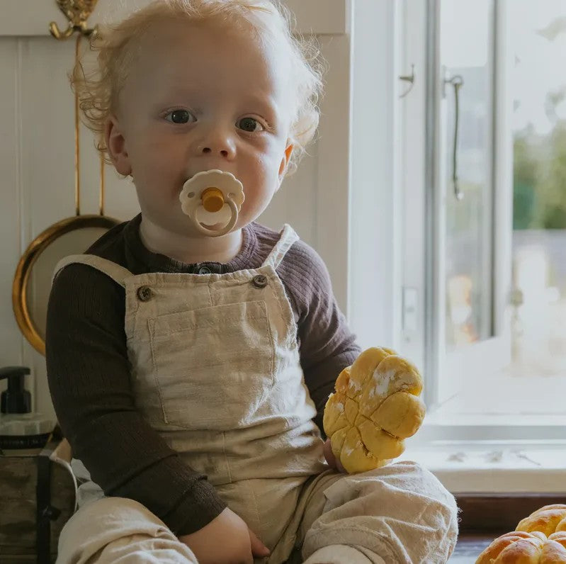 FRIGG Daisy Silicone & Latex Pacifier